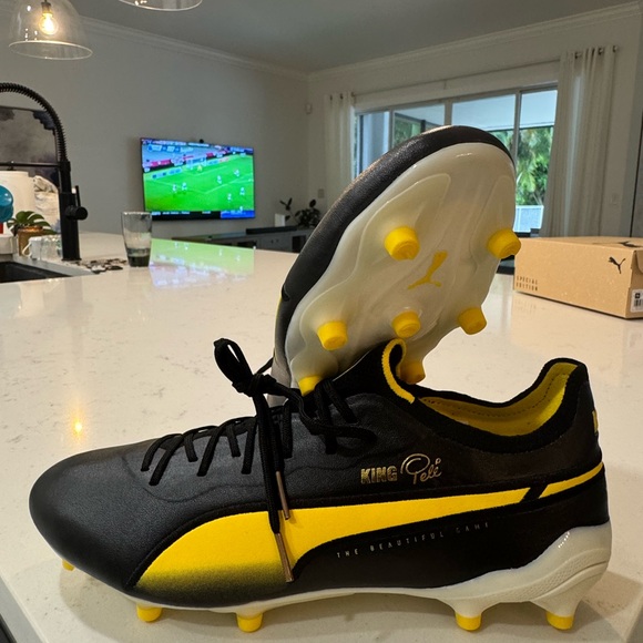 Puma King Ultimate Pelé FG AG “Legend Pack” - Men’s 10 US - BRAND NEW W/ BOX!